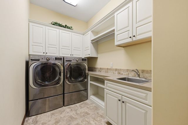 532 N Belle Terre Cir, Wichita, KS 67230