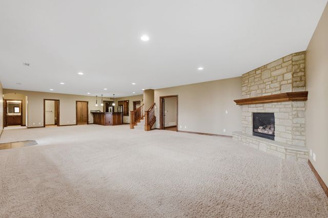 532 N Belle Terre Cir, Wichita, KS 67230