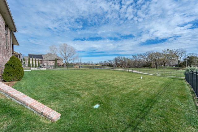 532 N Belle Terre Cir, Wichita, KS 67230