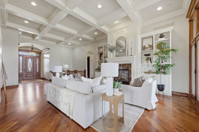 532 N Belle Terre Cir, Wichita, KS 67230