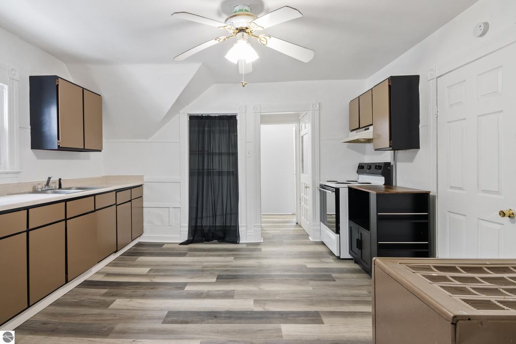 Image 3 of property listing at 218 E River Street, Cadillac, MI 49601