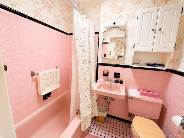 7315 Cook Avenue, Middle Village, NY 11379