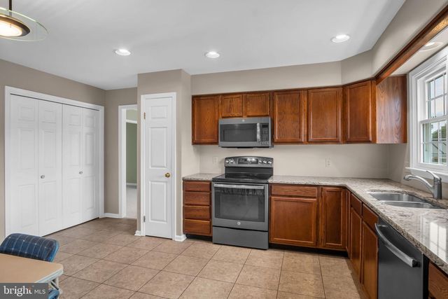 14 BLUE SPRUCE DR, Enola, PA 17025