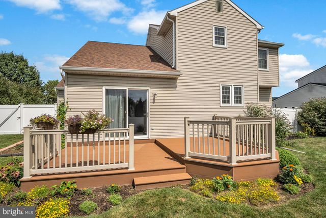 14 BLUE SPRUCE DR, Enola, PA 17025