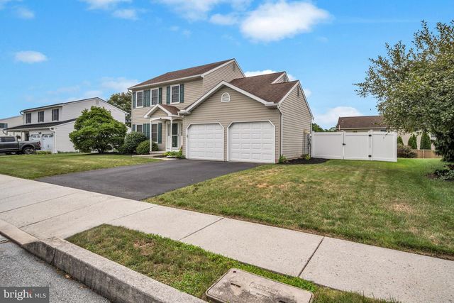 14 BLUE SPRUCE DR, Enola, PA 17025