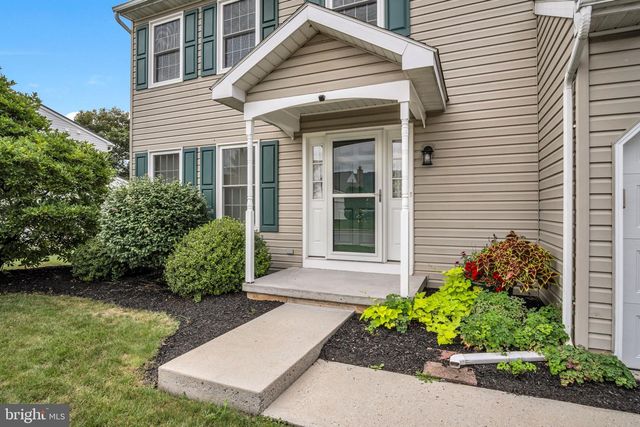 14 BLUE SPRUCE DR, Enola, PA 17025