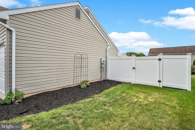 14 BLUE SPRUCE DR, Enola, PA 17025