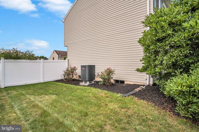 14 BLUE SPRUCE DR, Enola, PA 17025