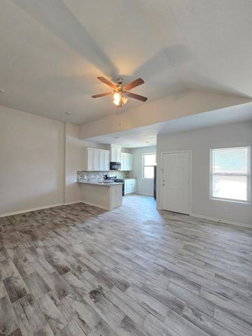 4410 Larkspur Street B, Houston, TX 77051