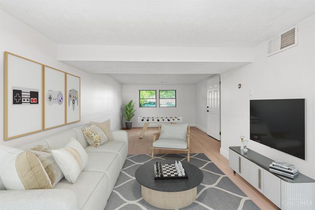 1403 Kingsbury Drive, Forest Park, OH 45240