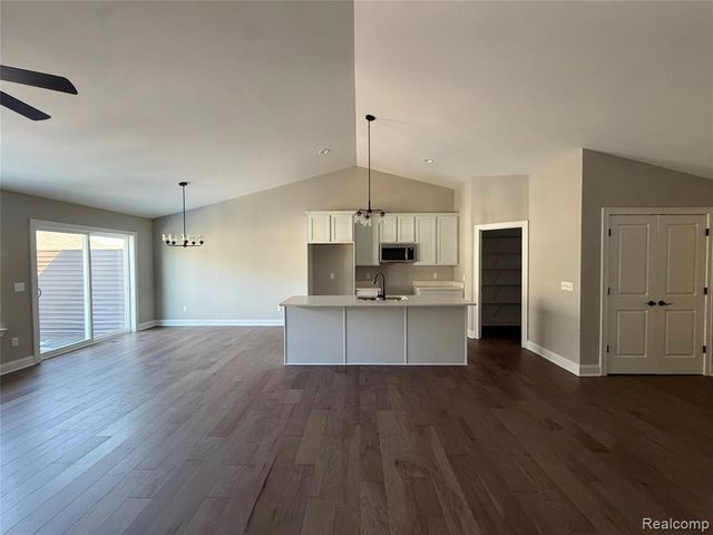 1054 Camellia Circle 44, Howell, MI 48843