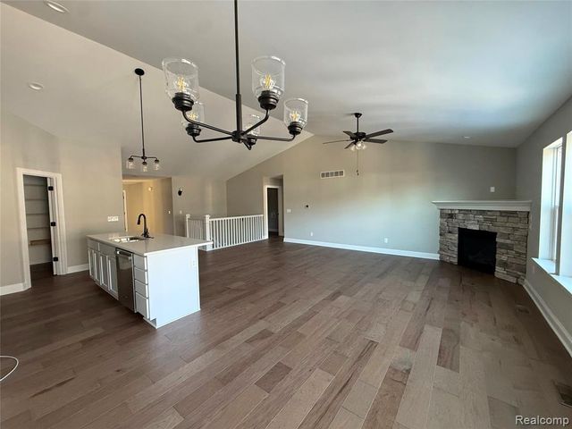 1054 Camellia Circle 44, Howell, MI 48843