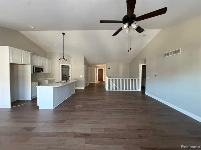 1054 Camellia Circle 44, Howell, MI 48843