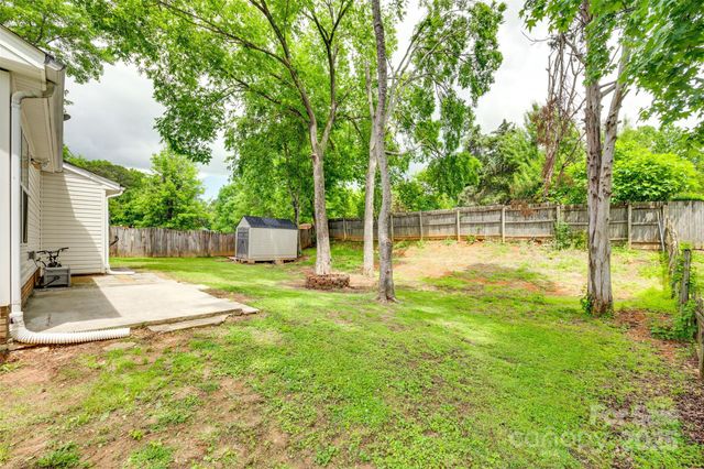 7442 Crestside Lane, Charlotte, NC 28227