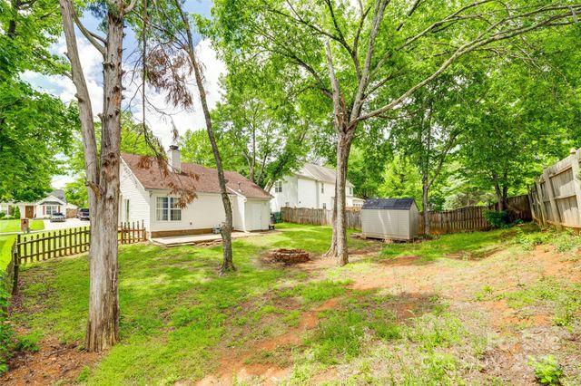 7442 Crestside Lane, Charlotte, NC 28227