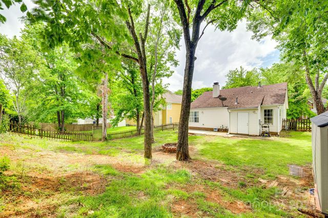 7442 Crestside Lane, Charlotte, NC 28227