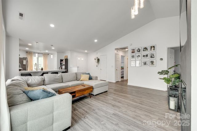 7442 Crestside Lane, Charlotte, NC 28227