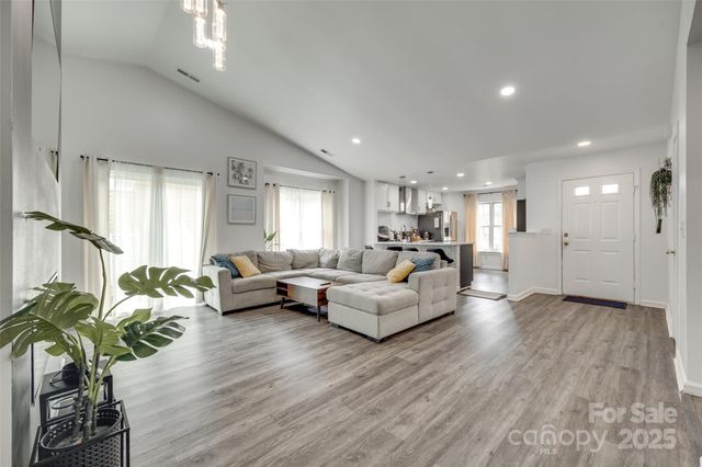 7442 Crestside Lane, Charlotte, NC 28227