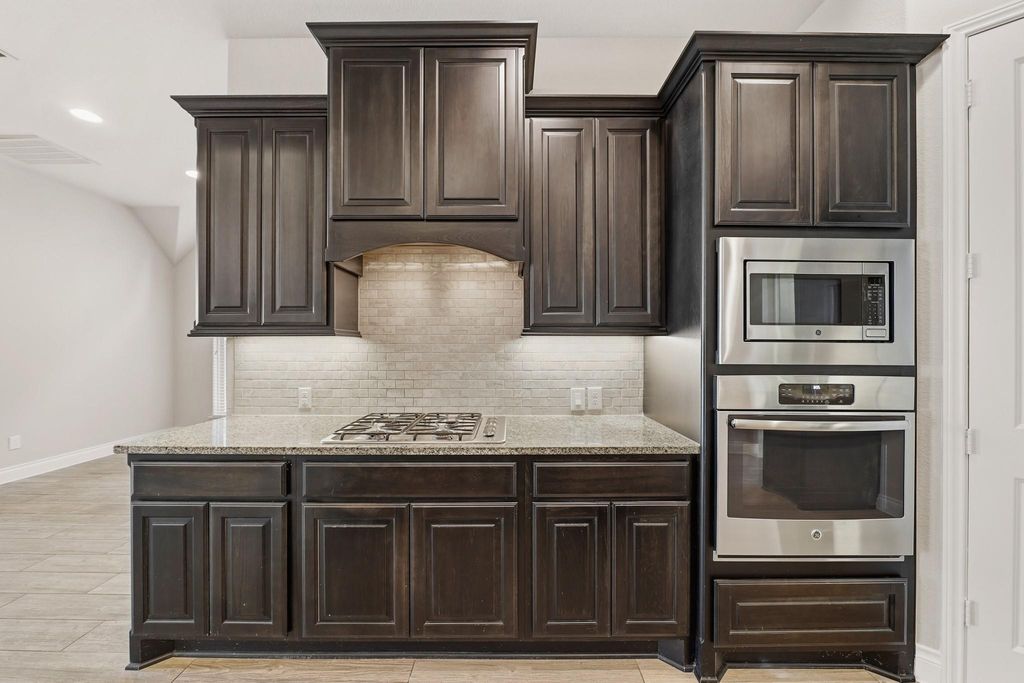 Image 8 of property listing at 6406 Kingston Valley Trail, Katy, TX 77493