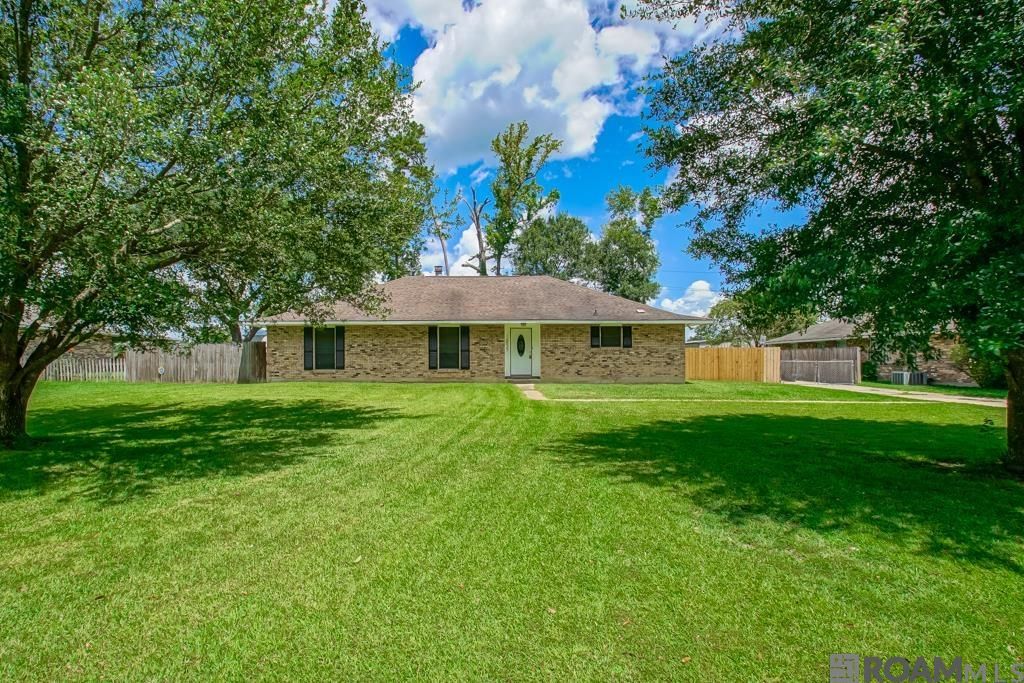 16527 Pernecia Ave, Greenwell Springs, LA 70739