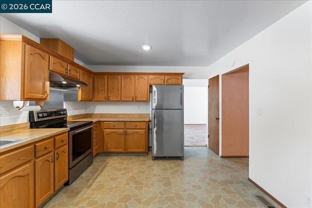 124 Chestnut Dr, Hercules, CA 94547