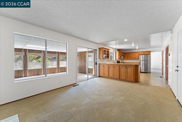 124 Chestnut Dr, Hercules, CA 94547