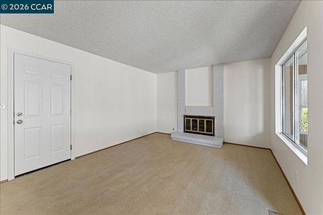 124 Chestnut Dr, Hercules, CA 94547
