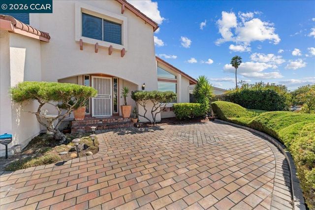 124 Chestnut Dr, Hercules, CA 94547