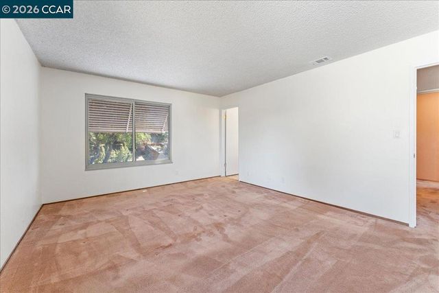 124 Chestnut Dr, Hercules, CA 94547