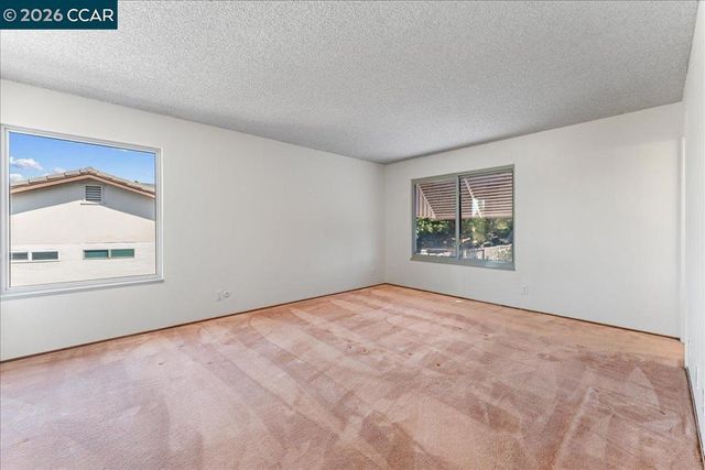 124 Chestnut Dr, Hercules, CA 94547