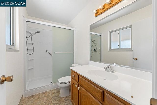 124 Chestnut Dr, Hercules, CA 94547