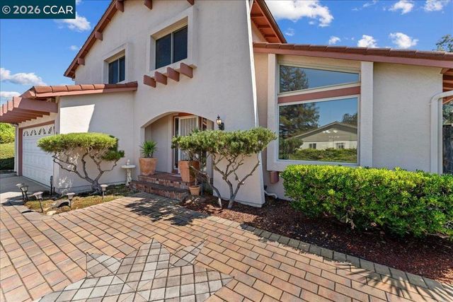 124 Chestnut Dr, Hercules, CA 94547