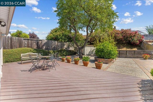 124 Chestnut Dr, Hercules, CA 94547
