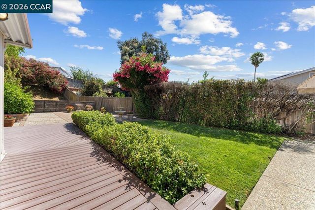124 Chestnut Dr, Hercules, CA 94547