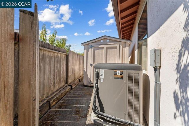 124 Chestnut Dr, Hercules, CA 94547