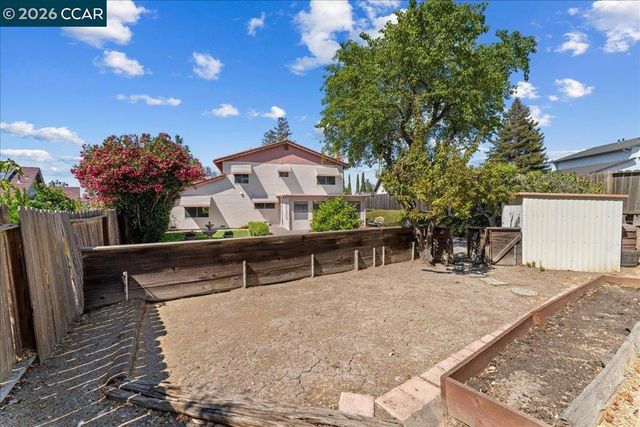 124 Chestnut Dr, Hercules, CA 94547
