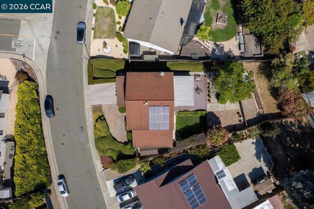 124 Chestnut Dr, Hercules, CA 94547