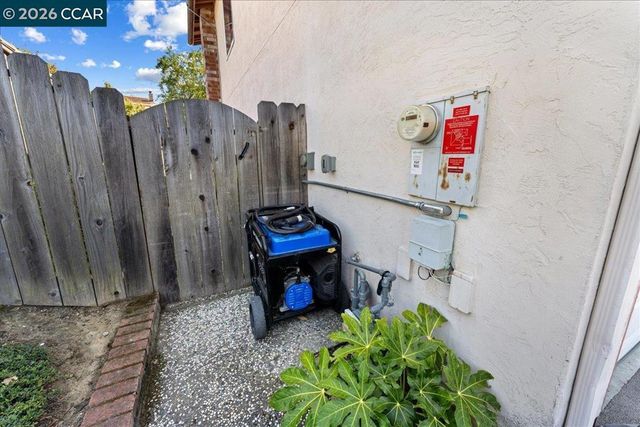 124 Chestnut Dr, Hercules, CA 94547