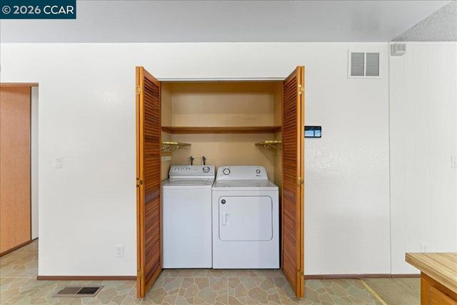 124 Chestnut Dr, Hercules, CA 94547