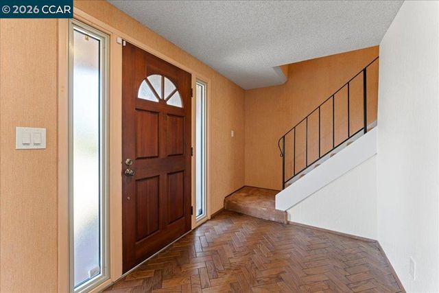 124 Chestnut Dr, Hercules, CA 94547