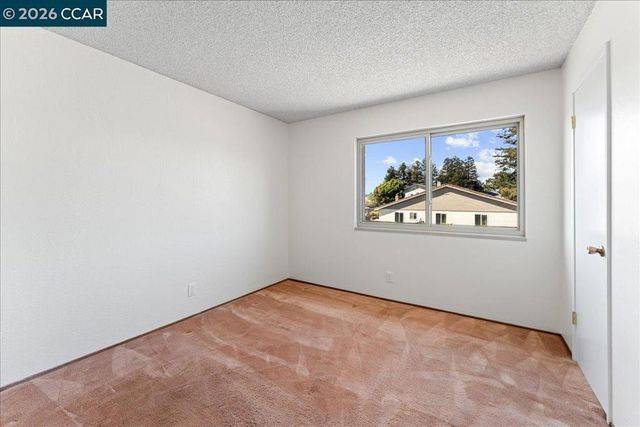 124 Chestnut Dr, Hercules, CA 94547