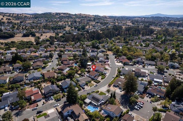 124 Chestnut Dr, Hercules, CA 94547