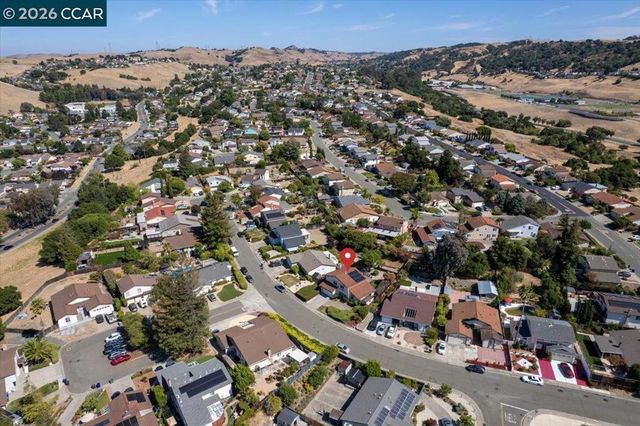 124 Chestnut Dr, Hercules, CA 94547