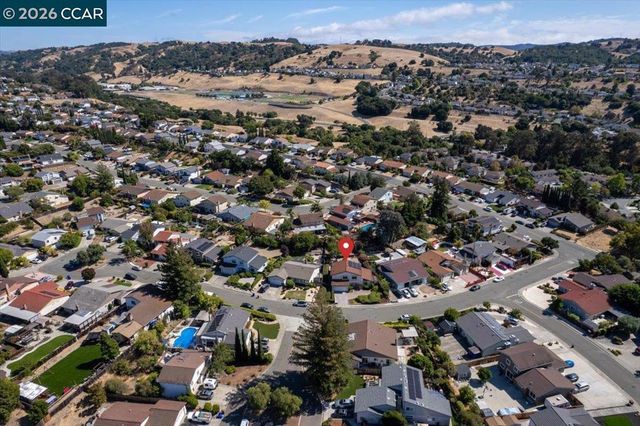 124 Chestnut Dr, Hercules, CA 94547
