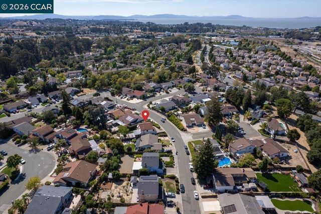 124 Chestnut Dr, Hercules, CA 94547