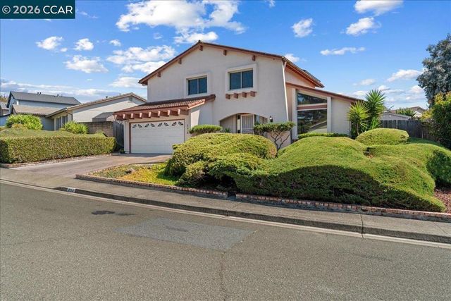 124 Chestnut Dr, Hercules, CA 94547