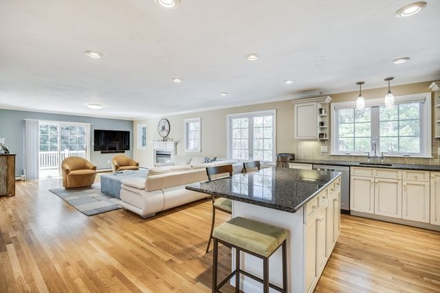 66 Frog Pond Close, Mashpee, MA 02649