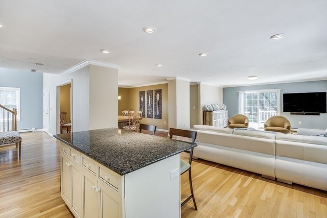 66 Frog Pond Close, Mashpee, MA 02649