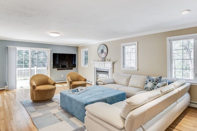 66 Frog Pond Close, Mashpee, MA 02649