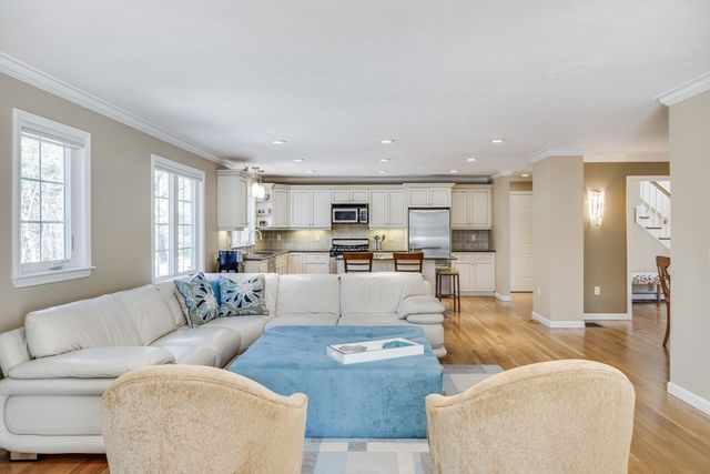 66 Frog Pond Close, Mashpee, MA 02649